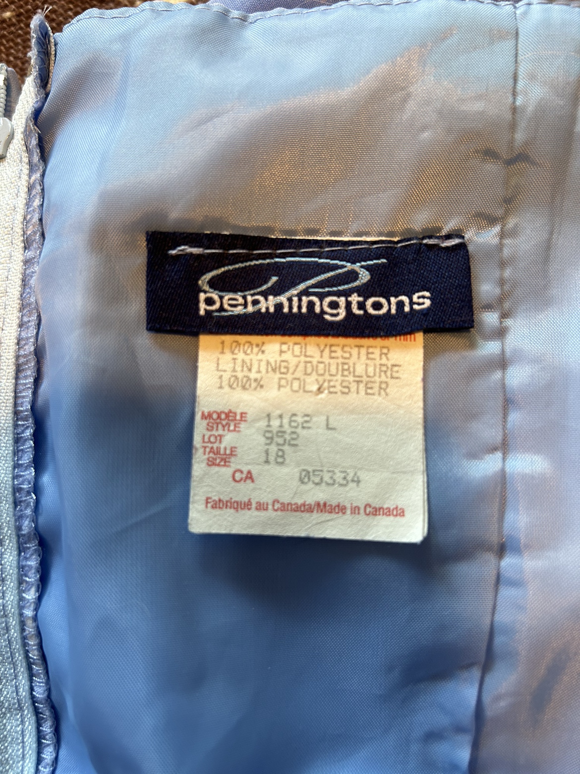 Ladies Blue Dress w/ White Flowers Size 18 - photo 3