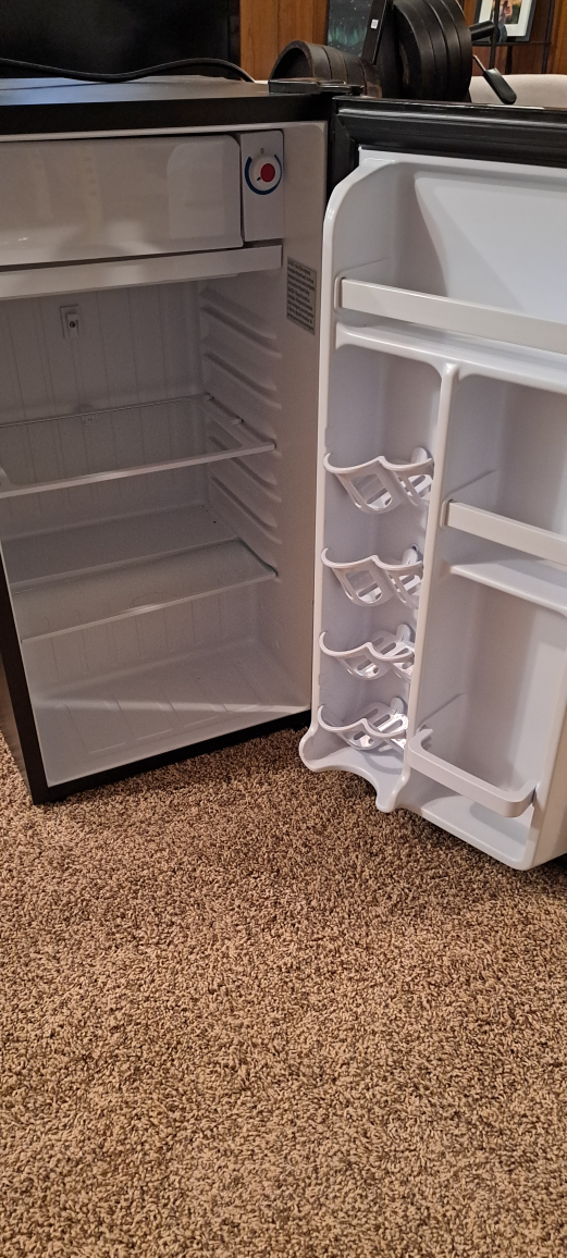 Danby Designer Mini Fridge thumbnail