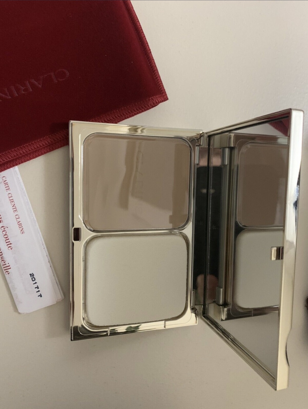 Clarins Everlasting Compact Foundation - Shade 110 - photo 5