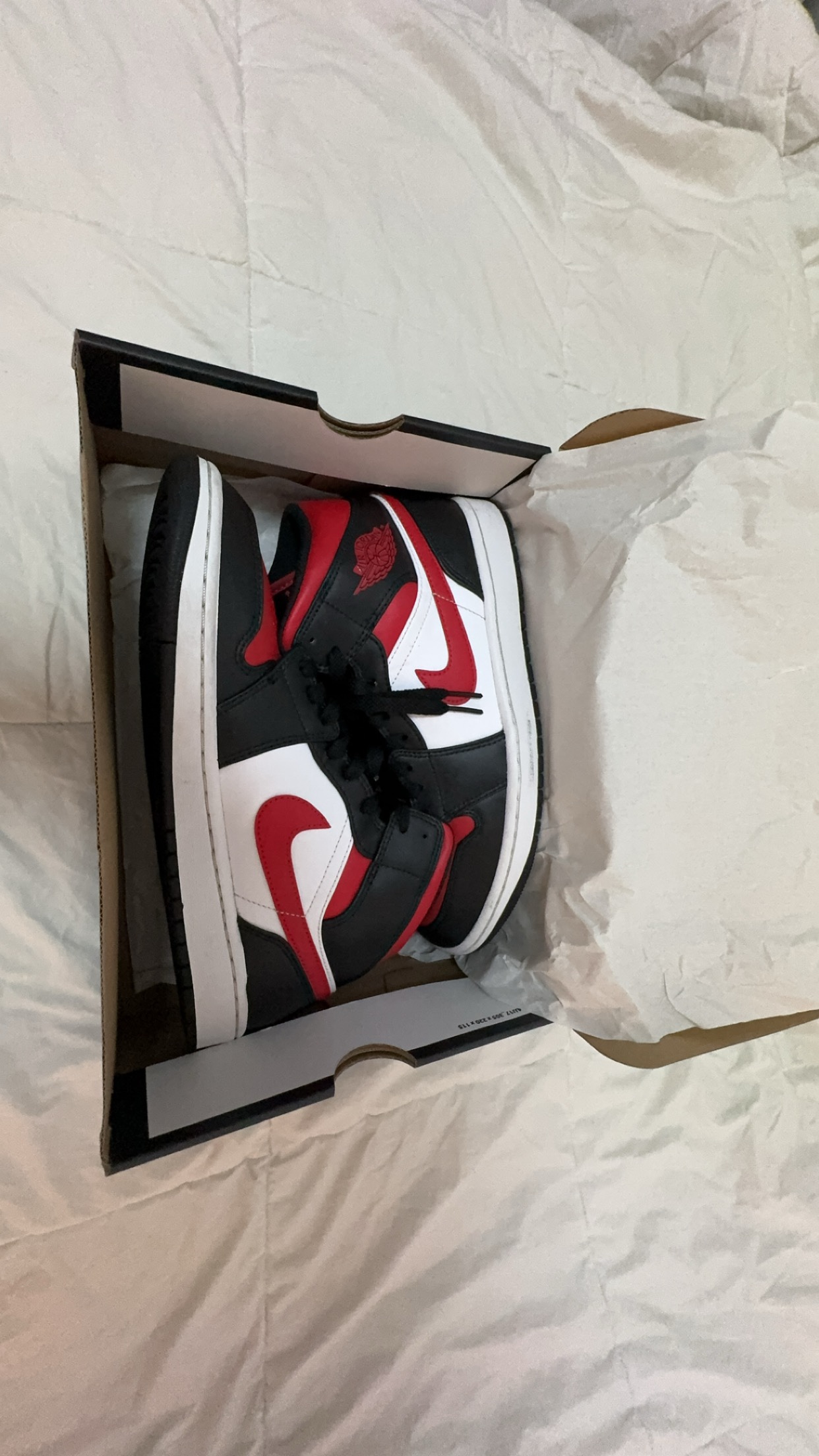 Jordan 1 mid