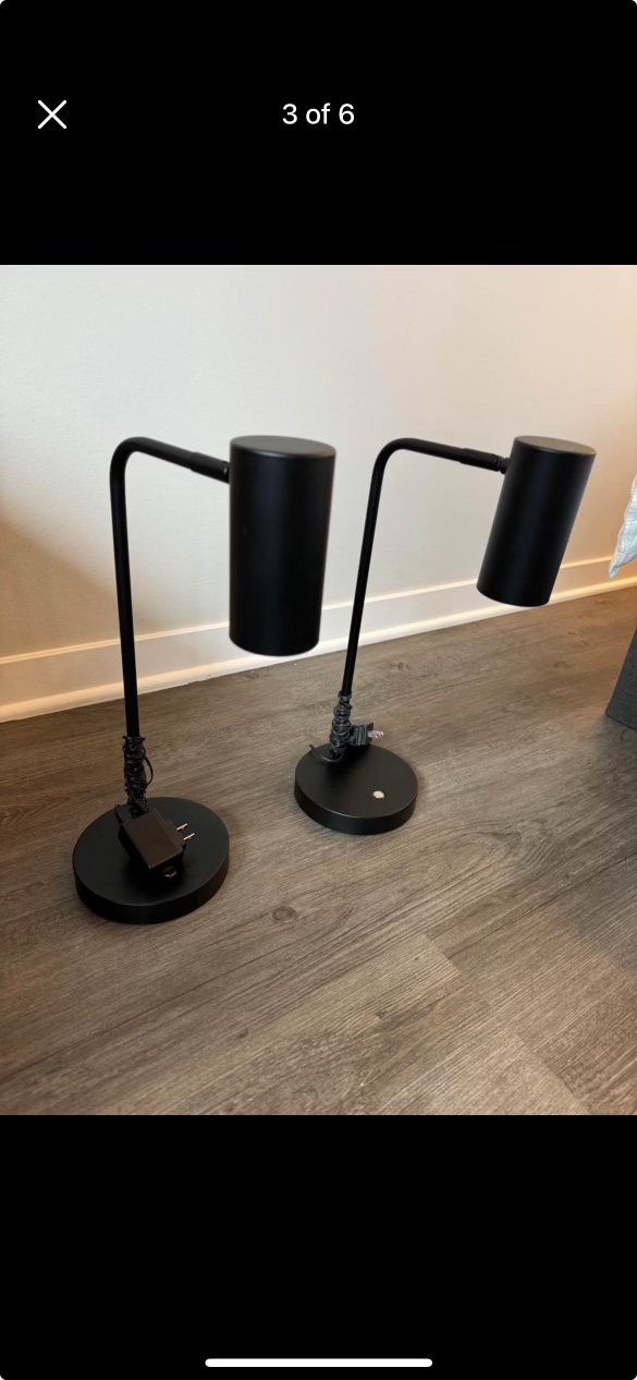 2 desk lamps
