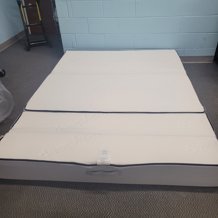 Fold-out Futon Poly Couch - photo 4