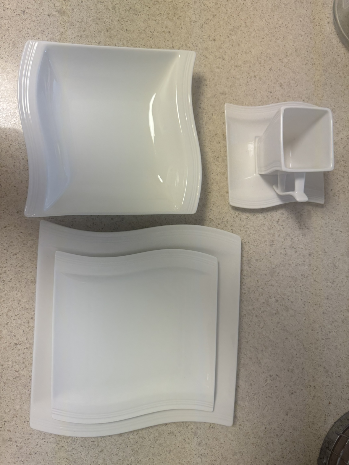 Dinnerware set