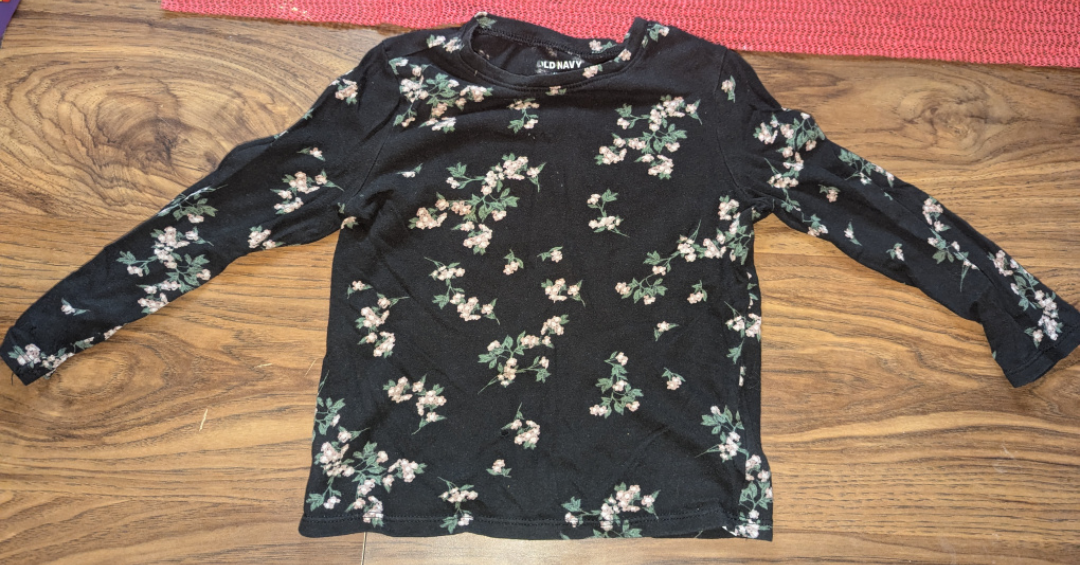 #freecycle  🥕 Old Navy Floral Long Sleeve Shirt image indicator(3)