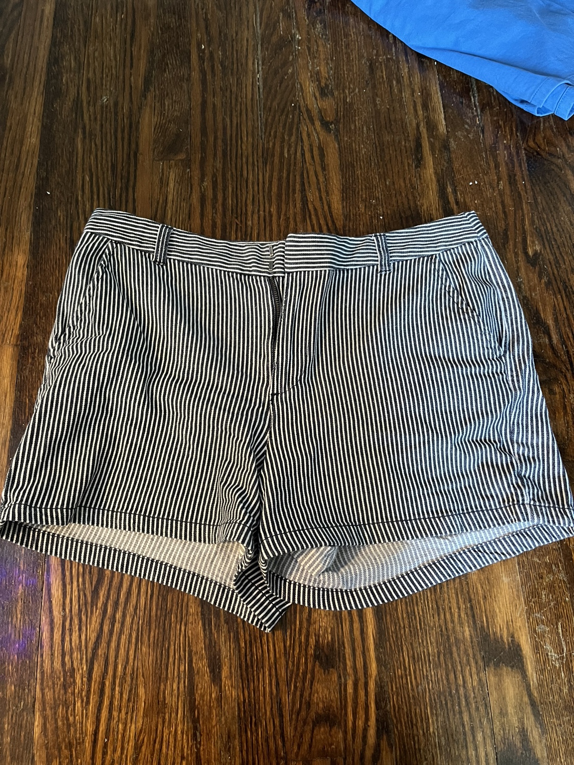 Summer shorts for women’s thumbnail