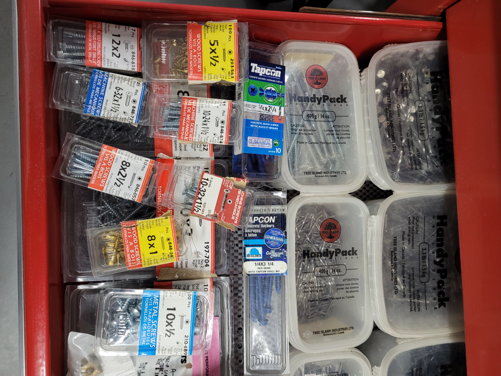 Assortment of Screws & Nails image indicator(2)