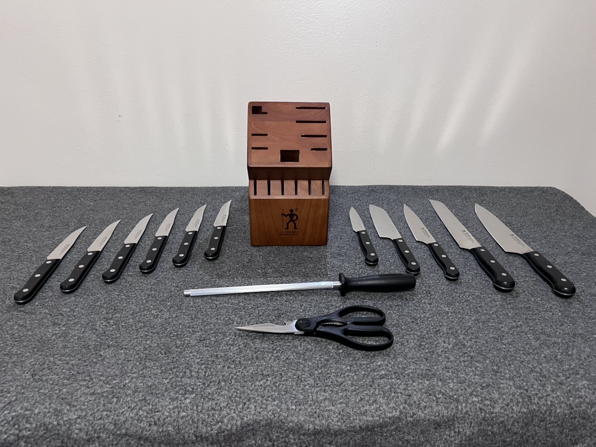 14 Piece HENCKELS KNIFE SET