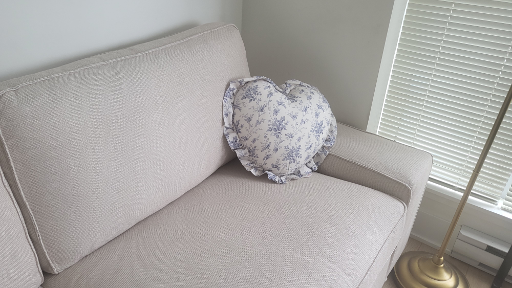 IkEA sofa - photo 3