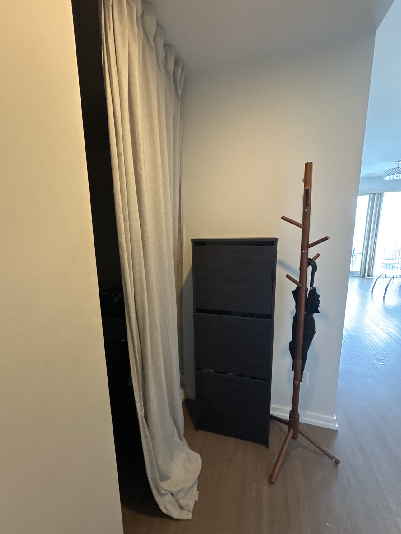 Shoe rack + coat hanger image indicator(3)