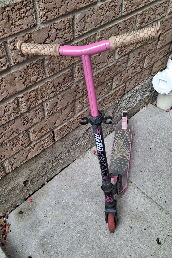 Set of 2 Kids Scooters image indicator(8)