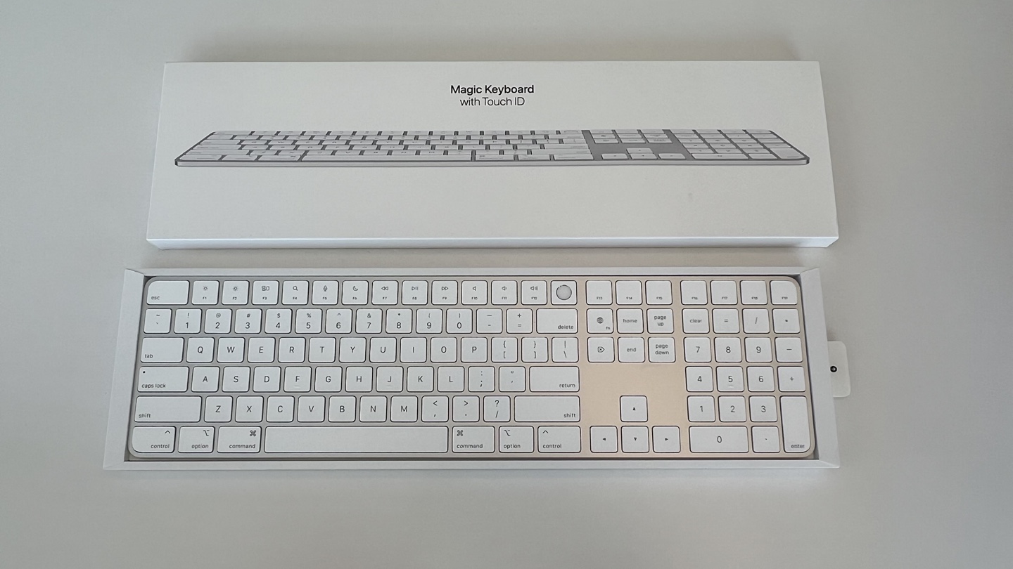 Apple Magic Keyboard with Touch ID and number pad thumbnail