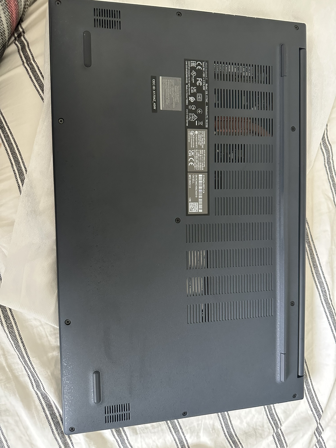 Asus Vivobook 17 x1704z - photo 5