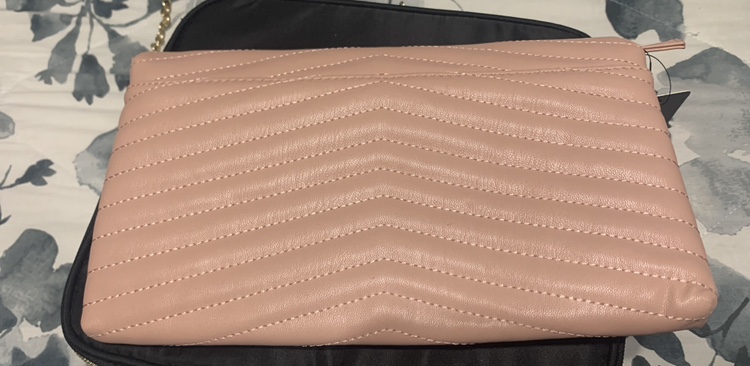 New with tags Blush Guess Chain Bag image indicator(2)