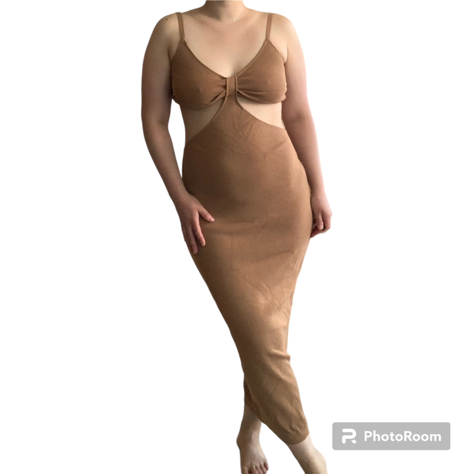 Fashion Nova Summer Cut-Out Maxi Dress in Tan Brown Colour - photo 2