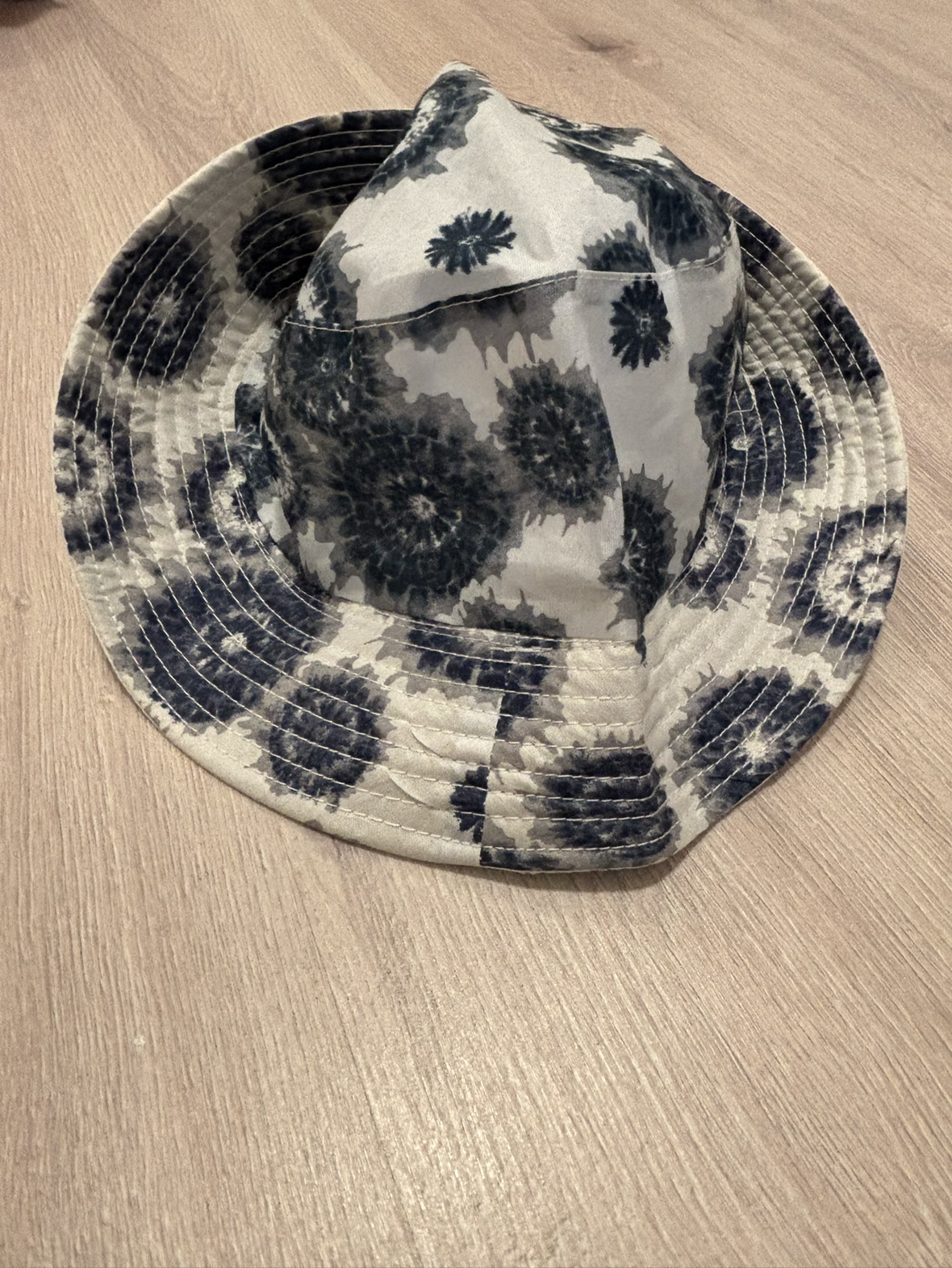 Girls Assorted Clothing and School Bag-5 to 7 Year Old image indicator(5)