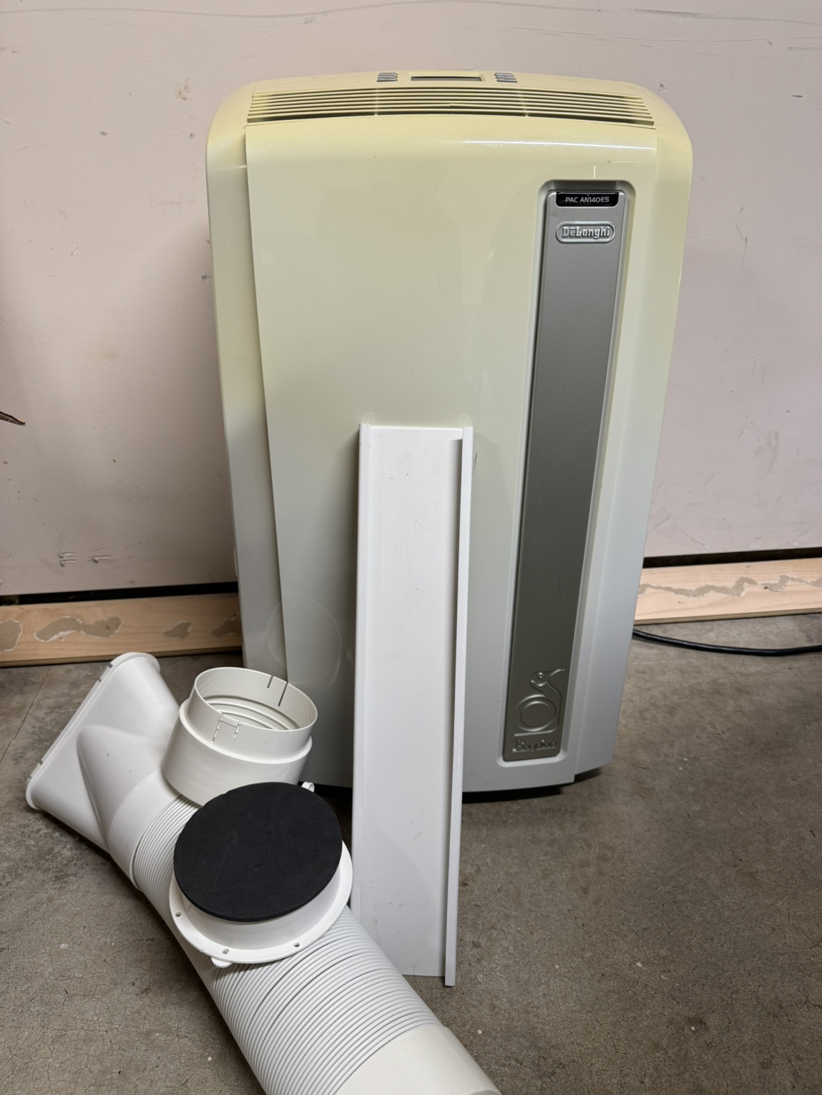 Delonghi Portable Air Conditioner - photo 3