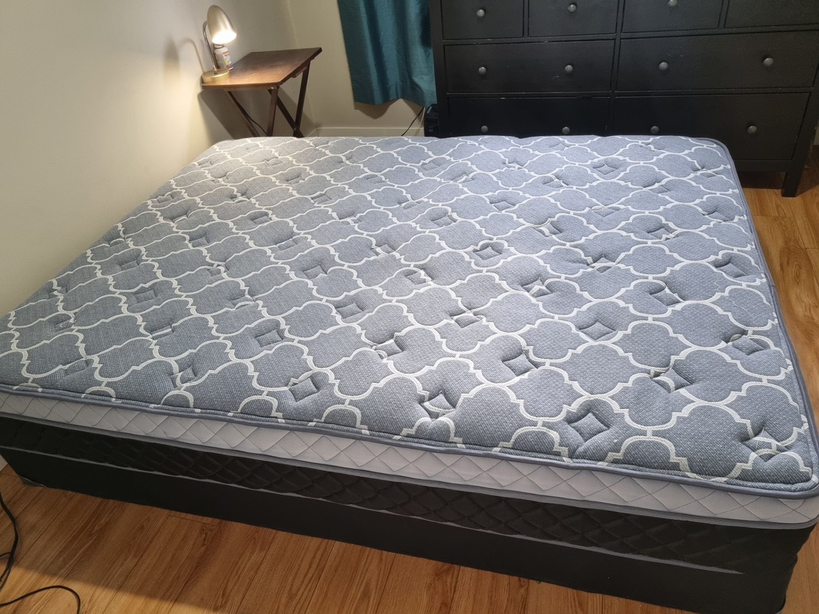 Springwall Salerno -Queen Bed