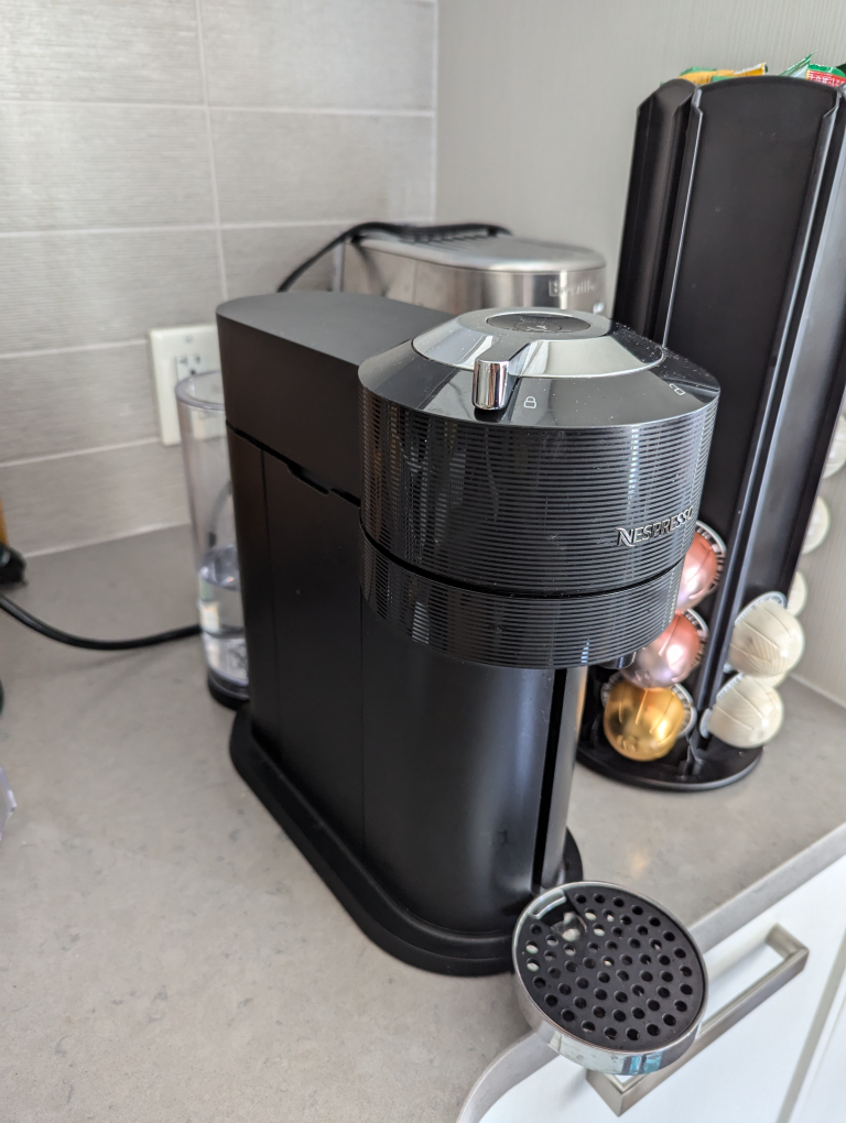 Nespresso Vertuo Next + Pod Holder + 30 Pods