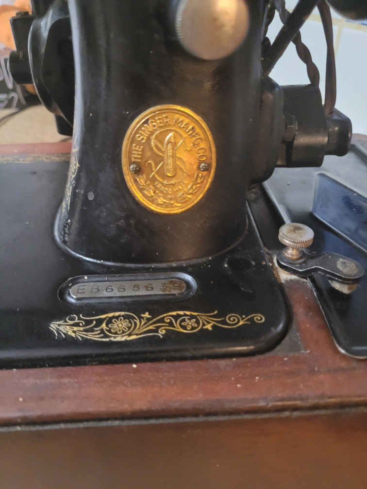 antique singer sewing machine - photo 4