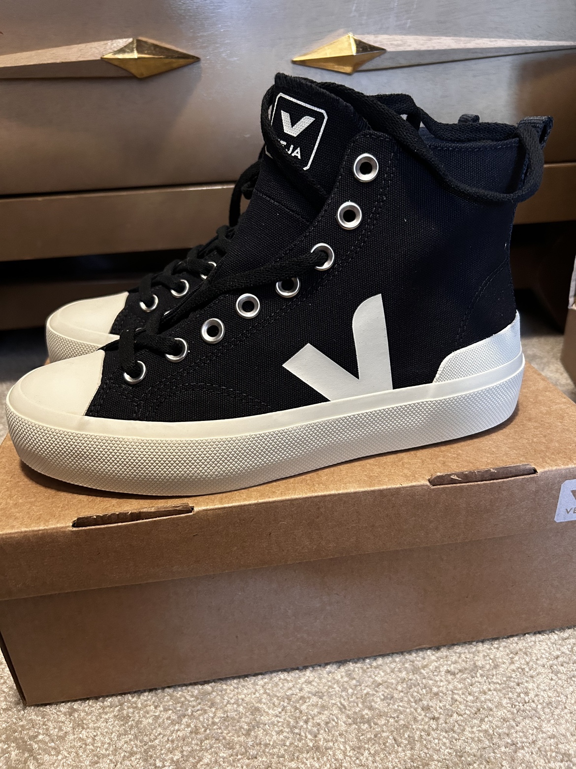 Veja high cut size 7 thumbnail
