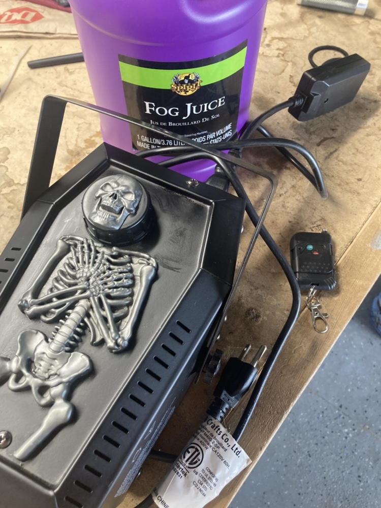 Remote Control Fog Machine and Fog Juice thumbnail