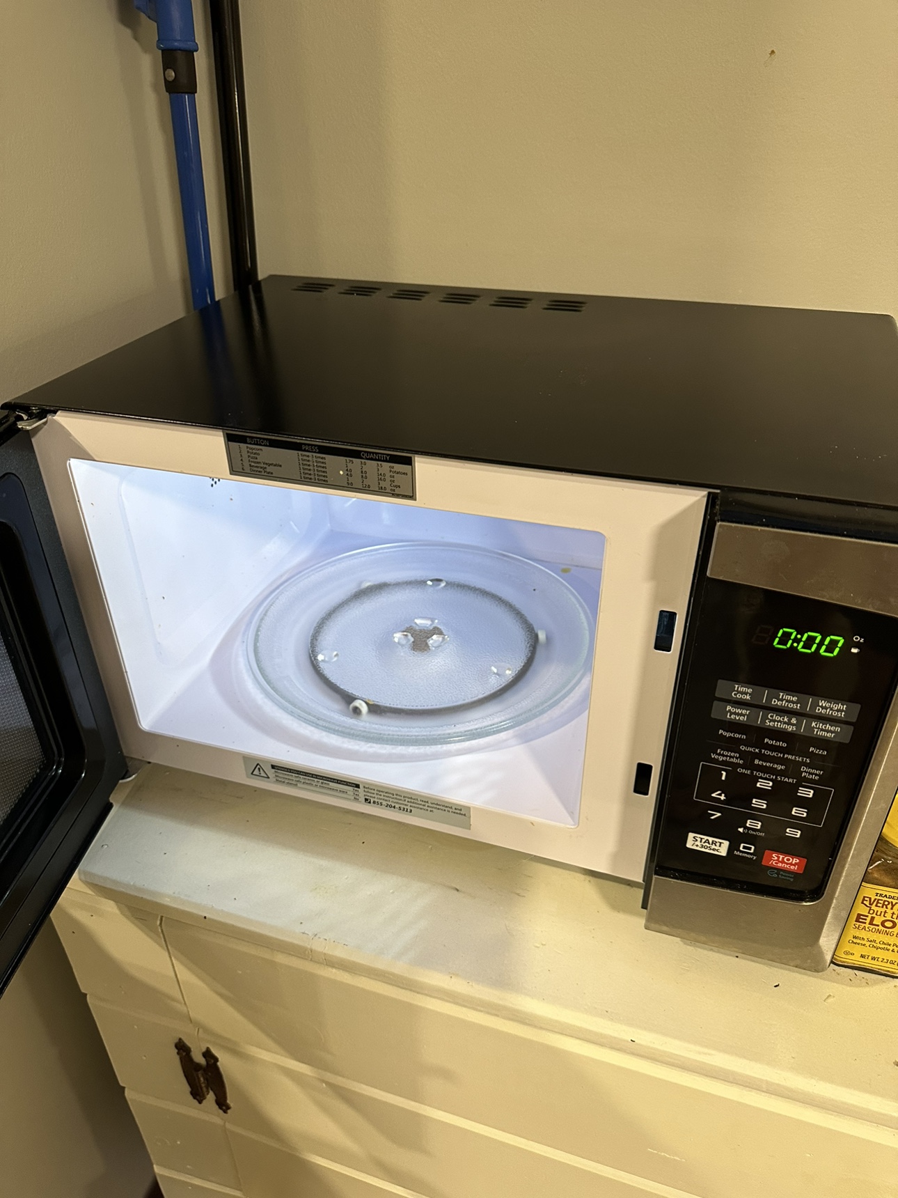 Toshiba Microwave 900w - photo 2