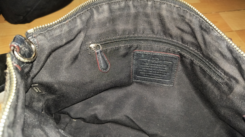 Coach Signature Tote Bag image indicator(3)