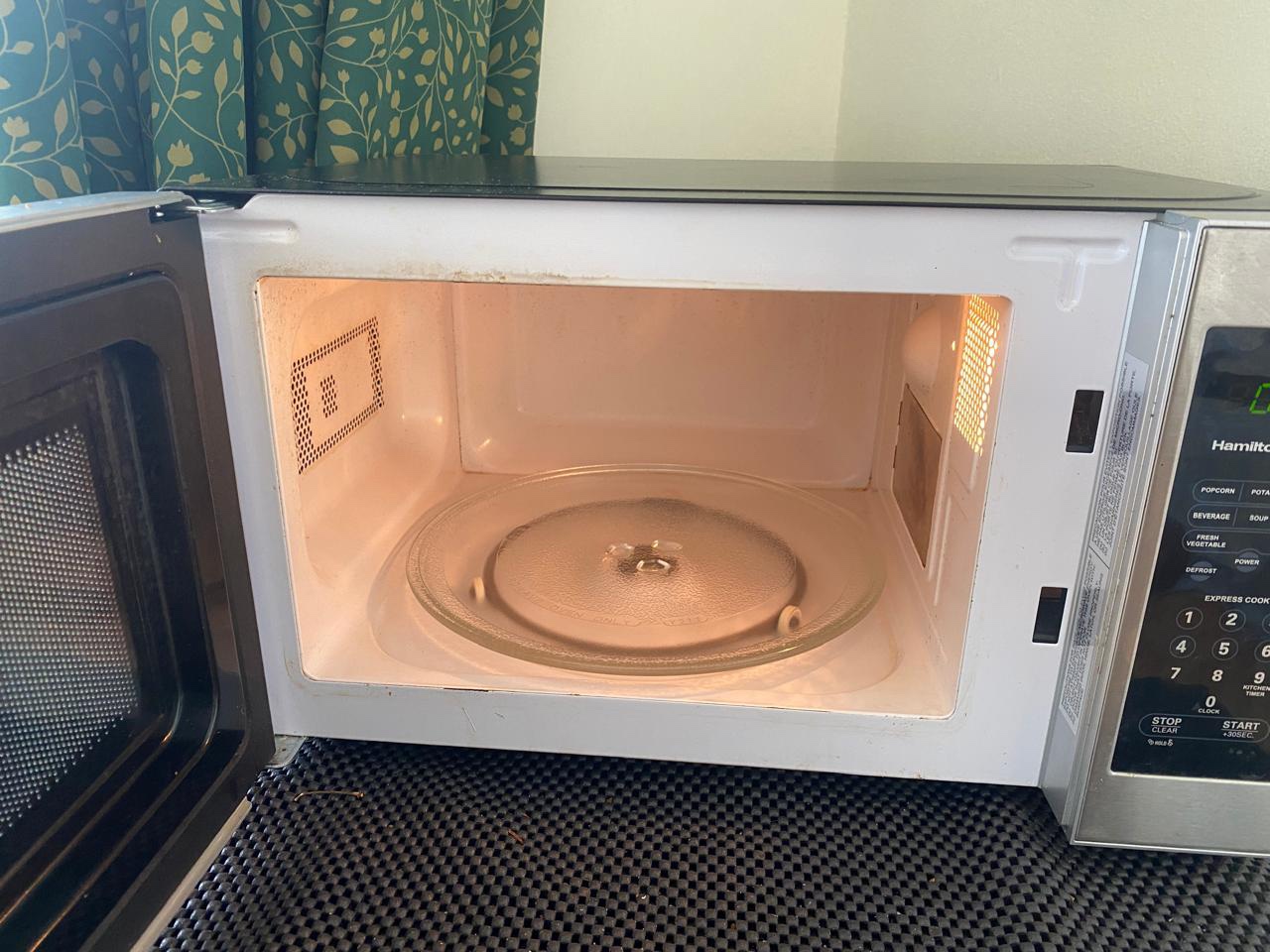 Hamilton Beach Microwave - 700 Watts - photo 2