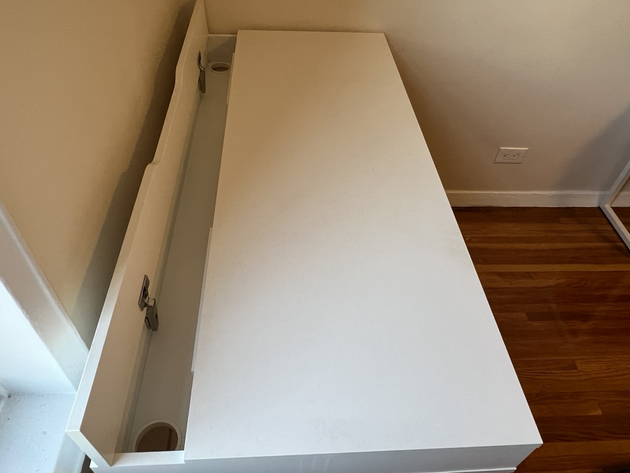 White Desk with Drawers - photo 3