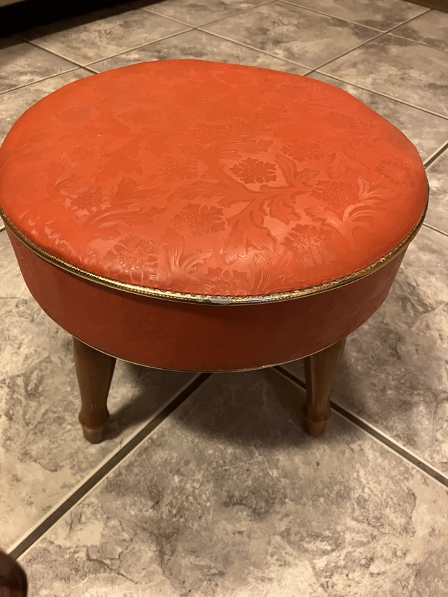 Vintage Mid Century Orange Footstool W Peg Legs Stool image indicator(2)