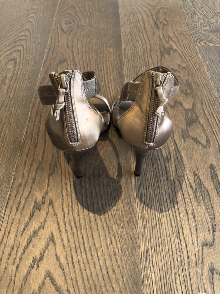 BCBG Pumps image indicator(3)