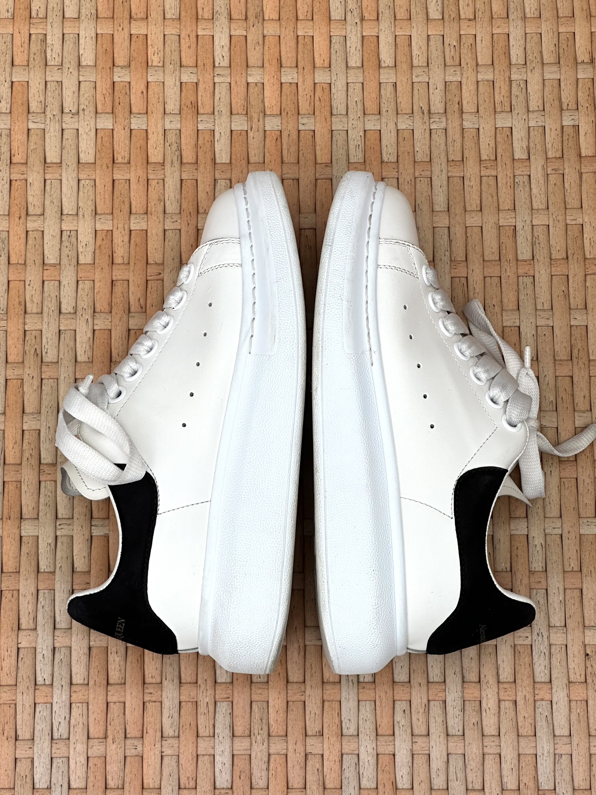 ALEXANDER MCQUEEN Leather Sneakers image indicator(8)
