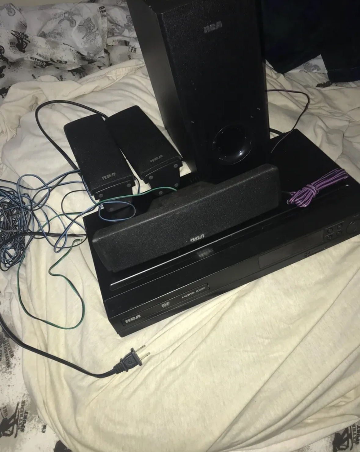 RCA DVD Player & Surround Sound Speakers thumbnail