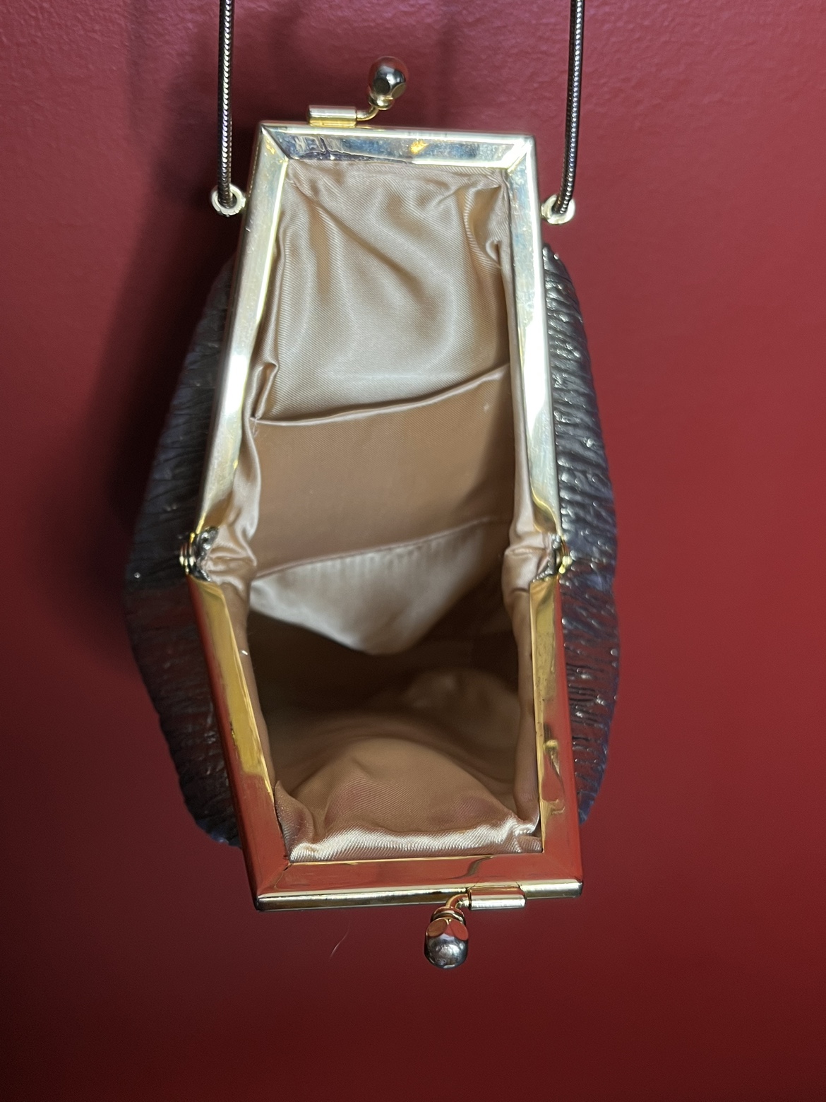 Vintage Gold clamshell Chain Purse - photo 4