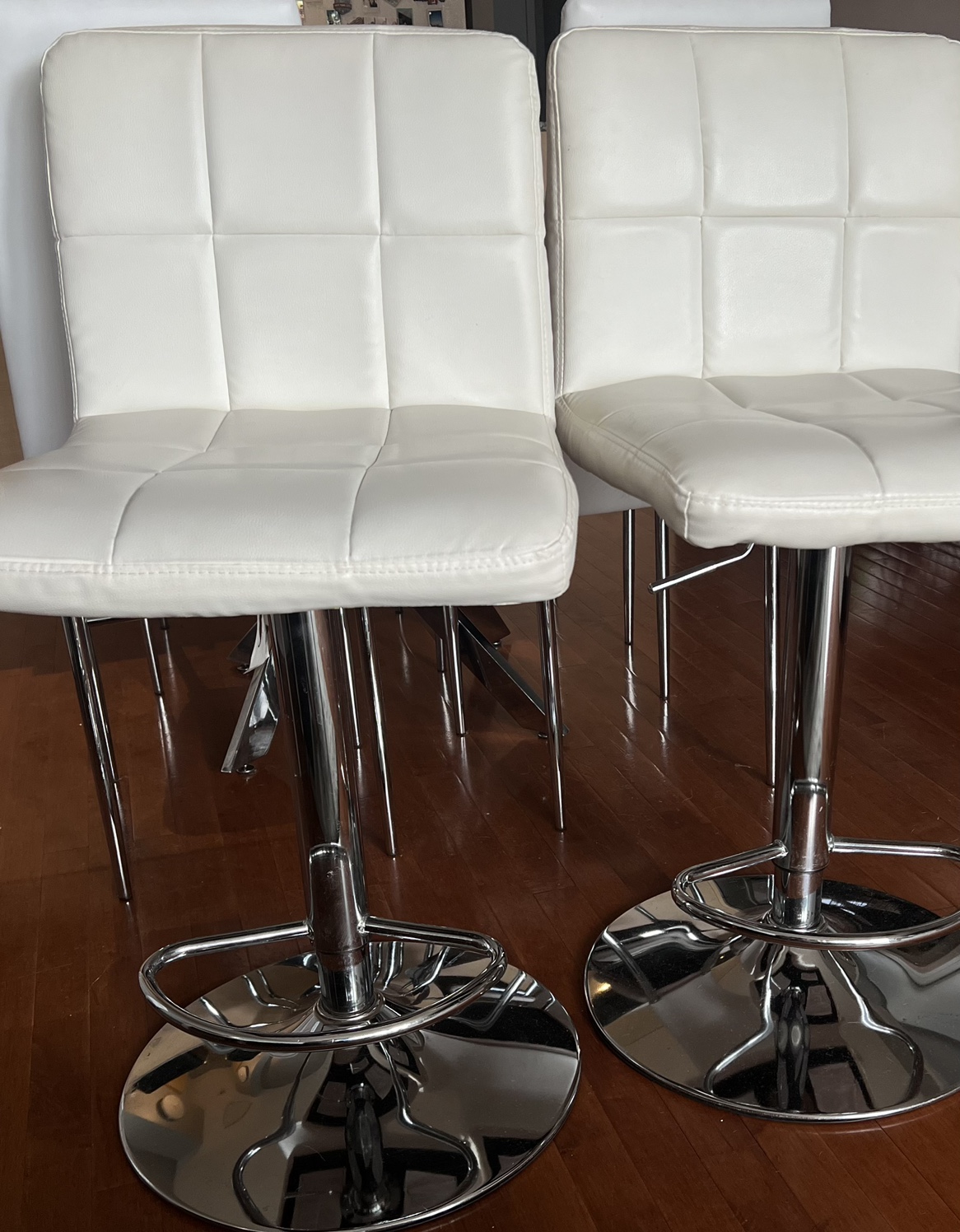 2 Bar chairs