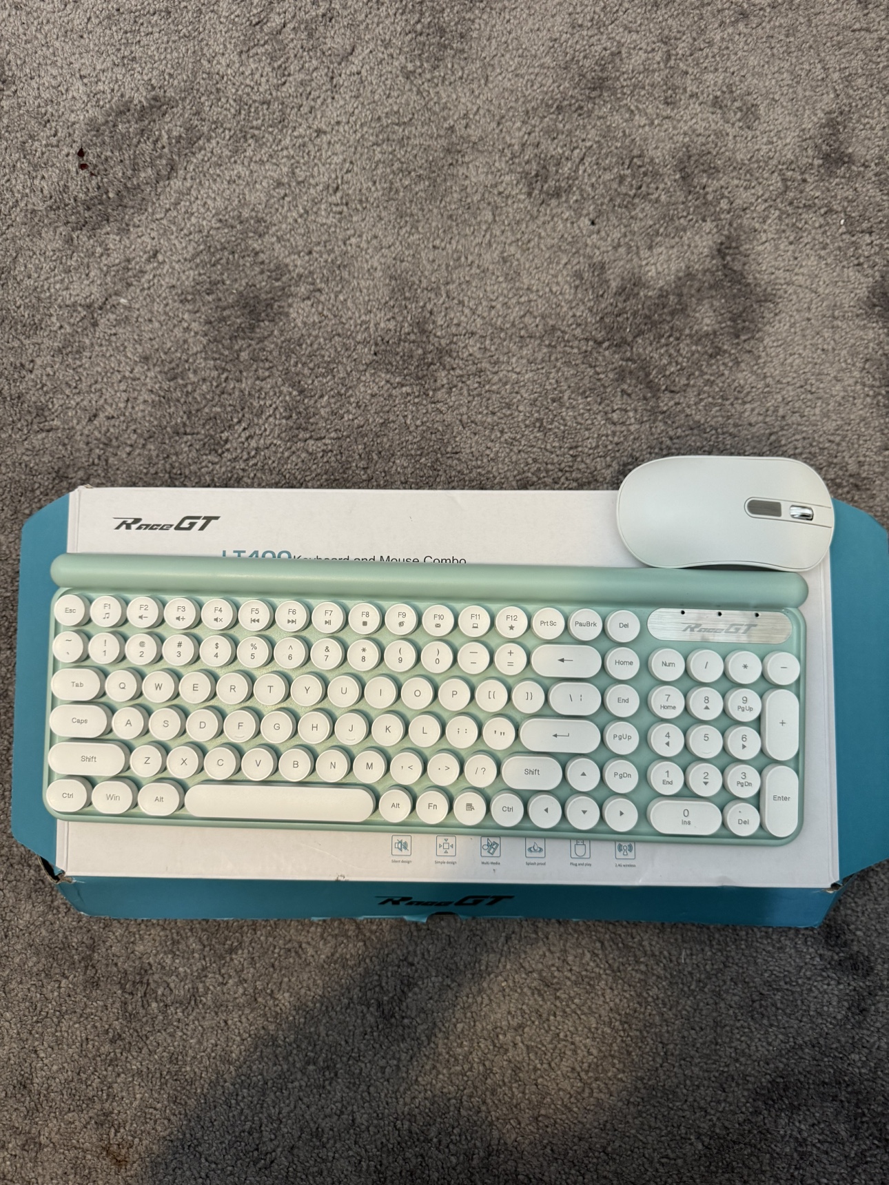 Retro Style Keyboard & Mouse thumbnail