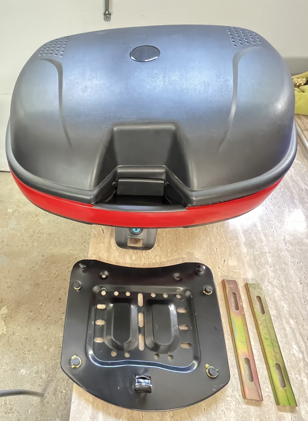 Motorcycle rear luggage hardtop - photo 2