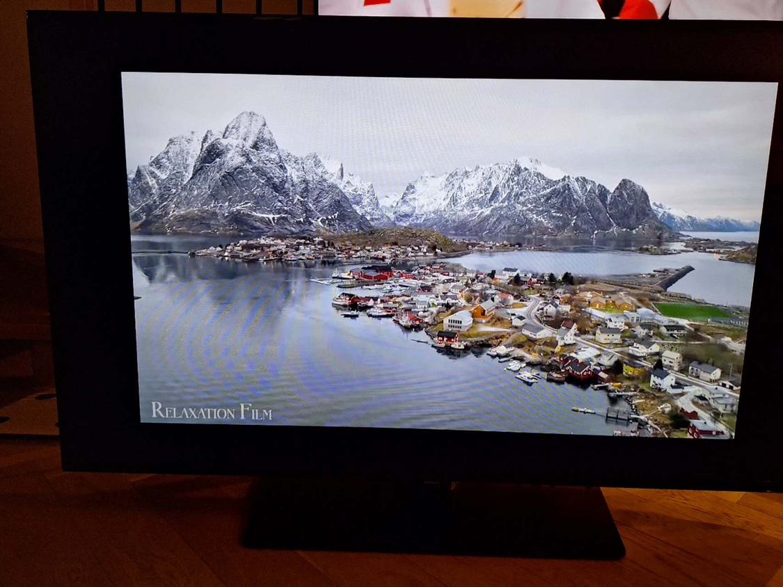 Samsung 58” TV and Ikea TV stand - photo 5