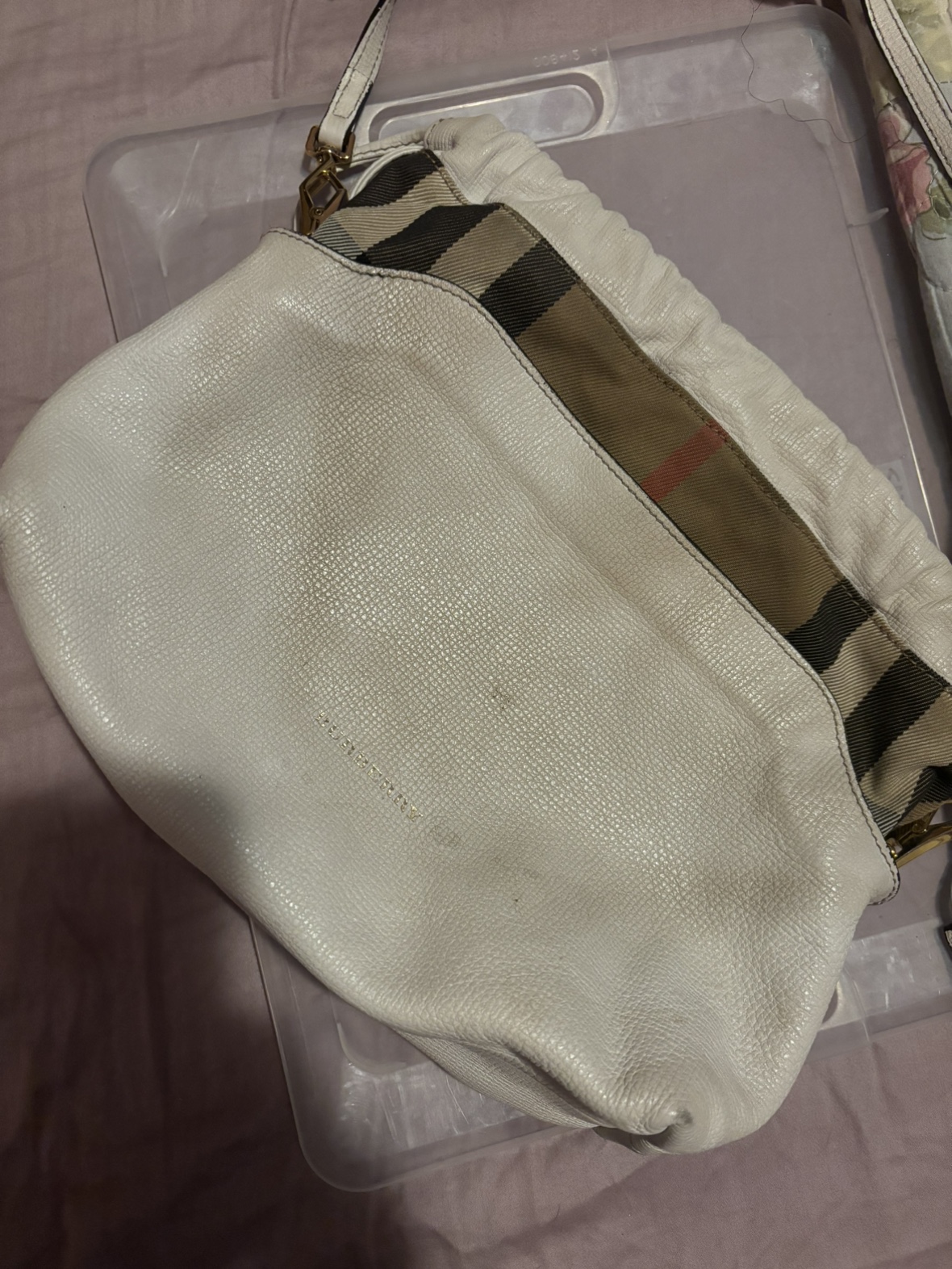 Burberry Bag image indicator(5)