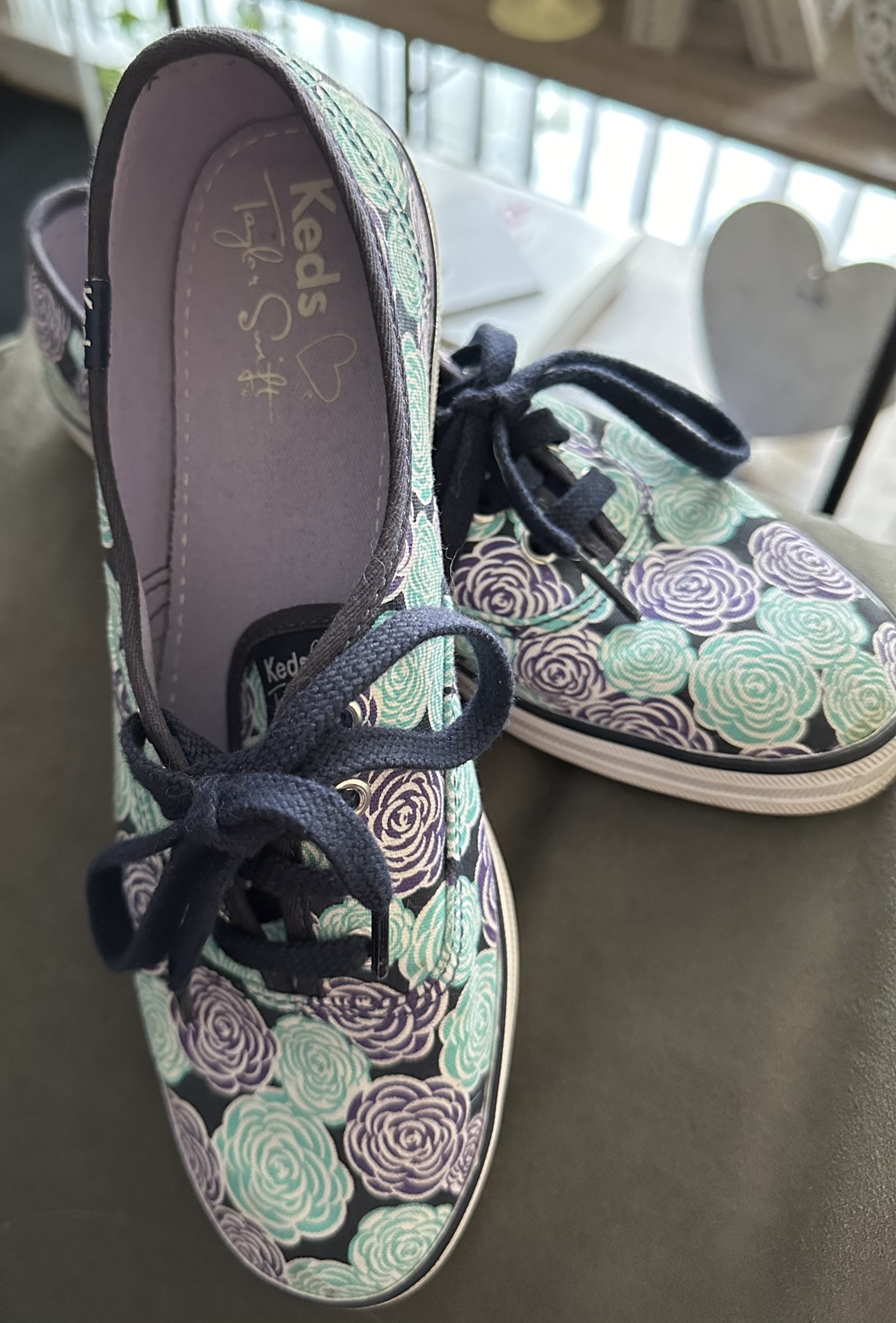 Taylor Swift Endorsed Sneakers image indicator(5)