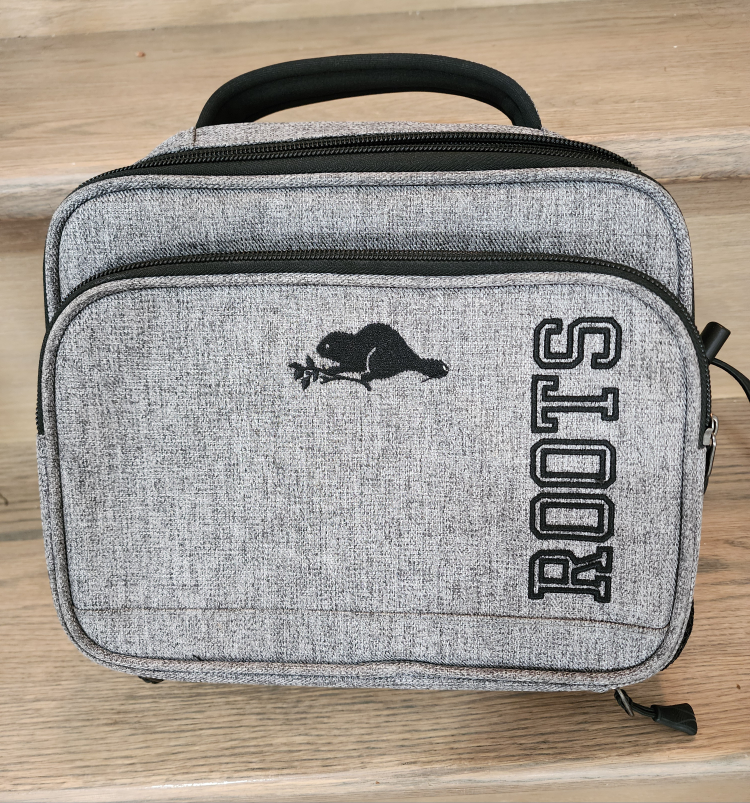Roots Lunch Bag in excellent like new condition thumbnail