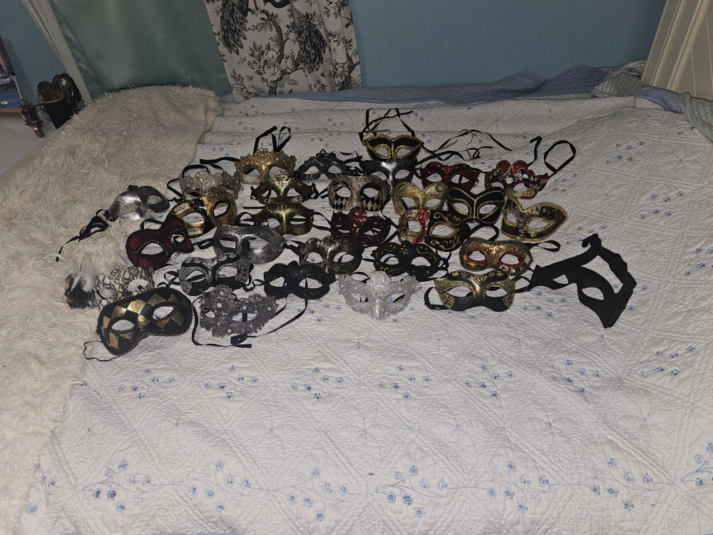 30 Quality Venetian Masquerade Masks - photo 2