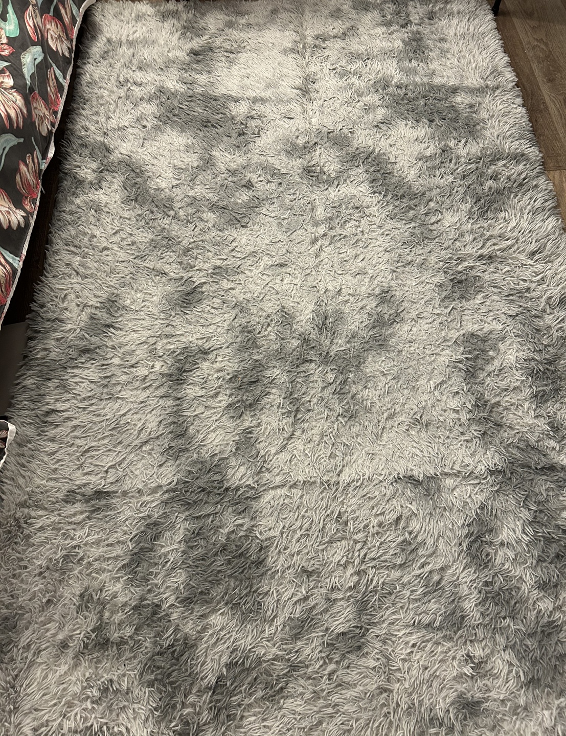 Area rug 4’x 6.5’ fluffy and non slip