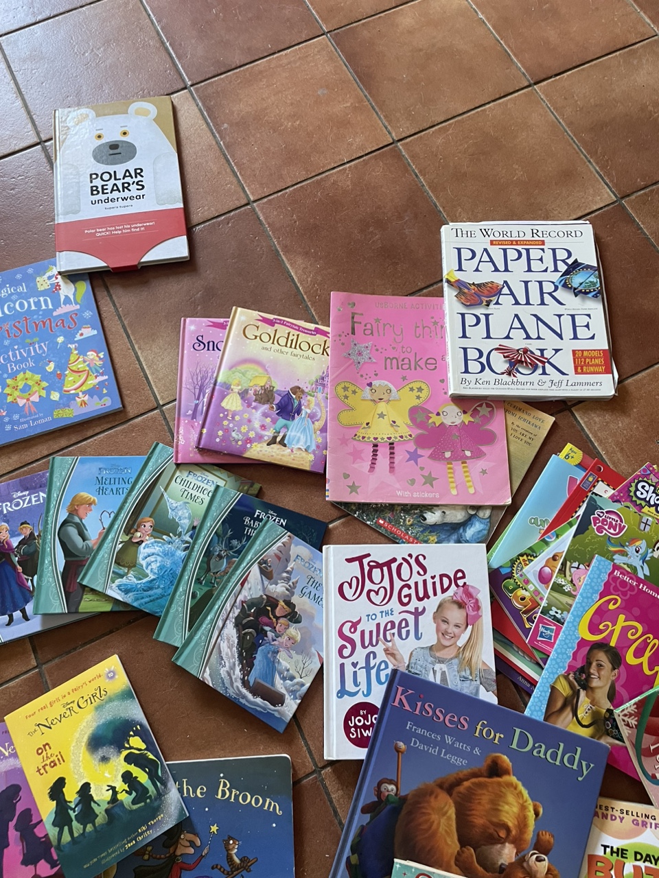 Children's books. Mostly pre teen books $25 takes it all. - photo 3