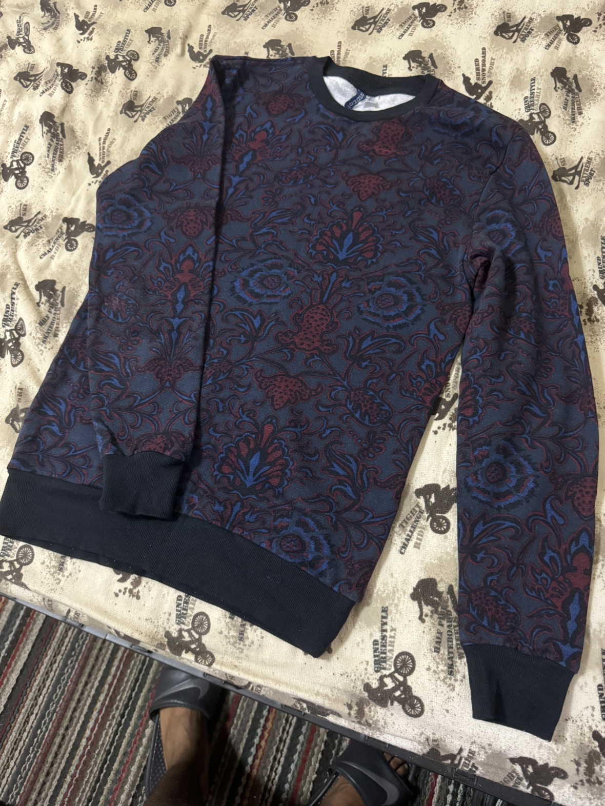 H&M Floral Sweater thumbnail