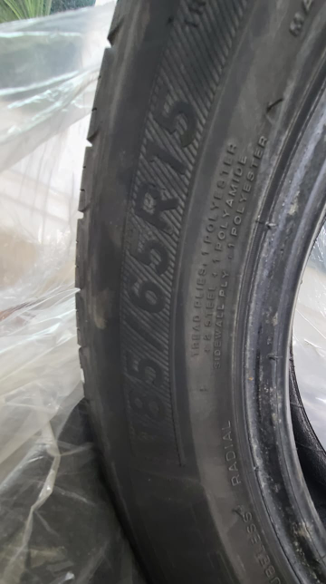 Michelin Defender 185/65r15 All Season Tires (4) image indicator(4)