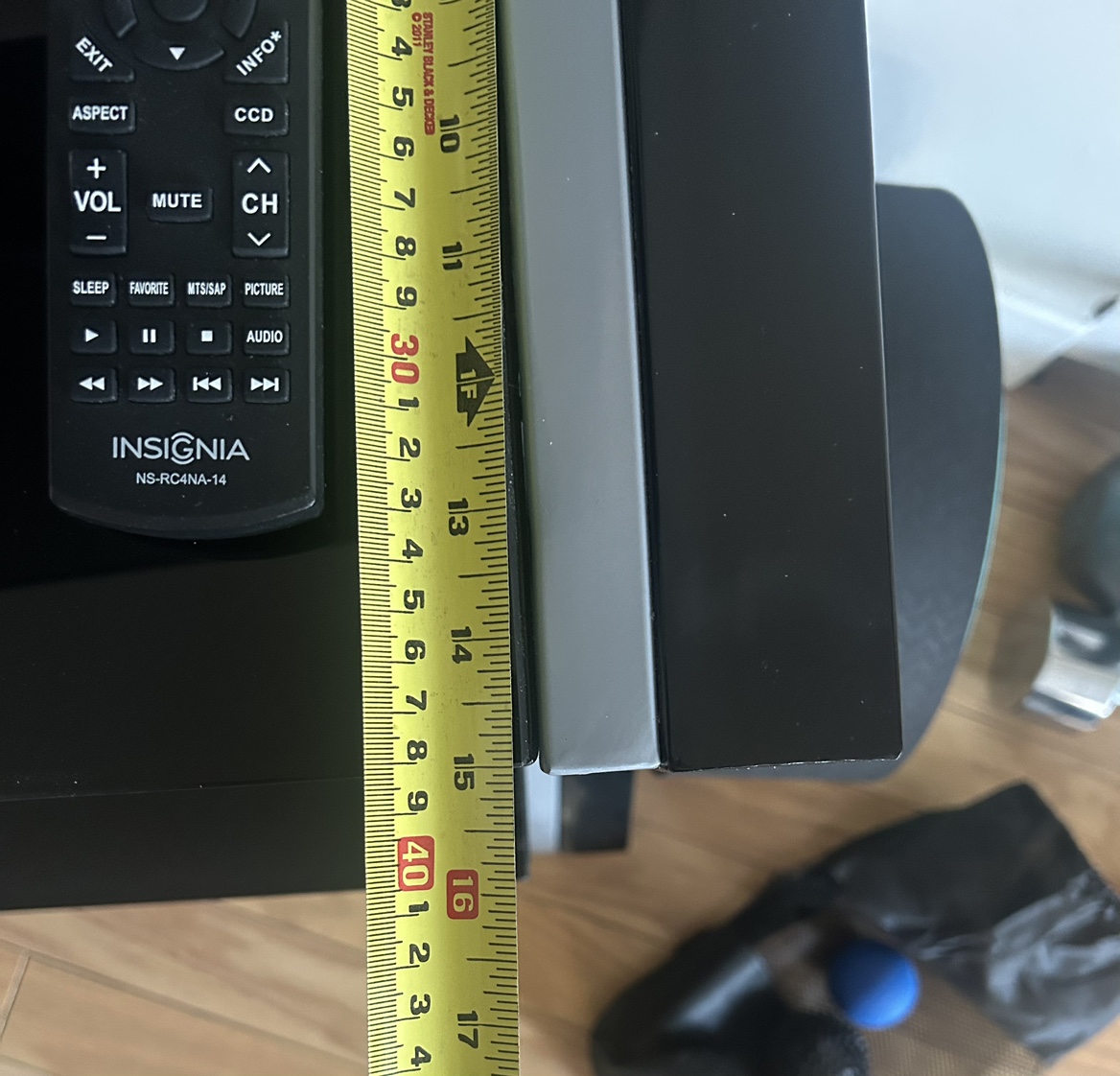 Glass TV stand with TV mount - photo 3