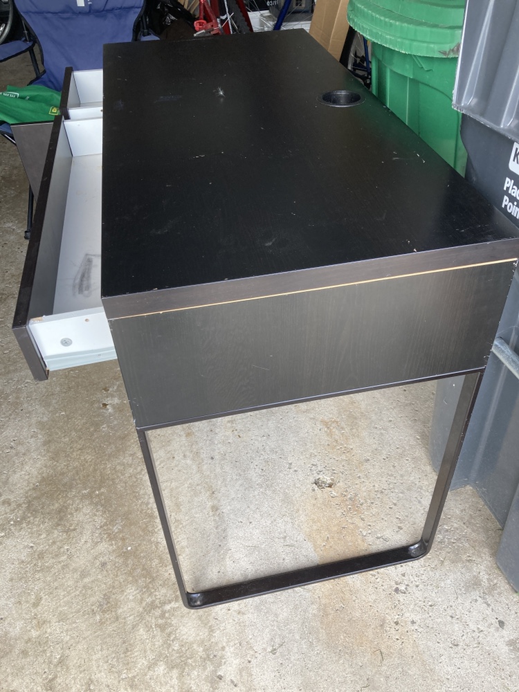 Free IKEA Desk - photo 2