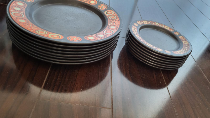 Vintage Dinnerware Set image indicator(2)