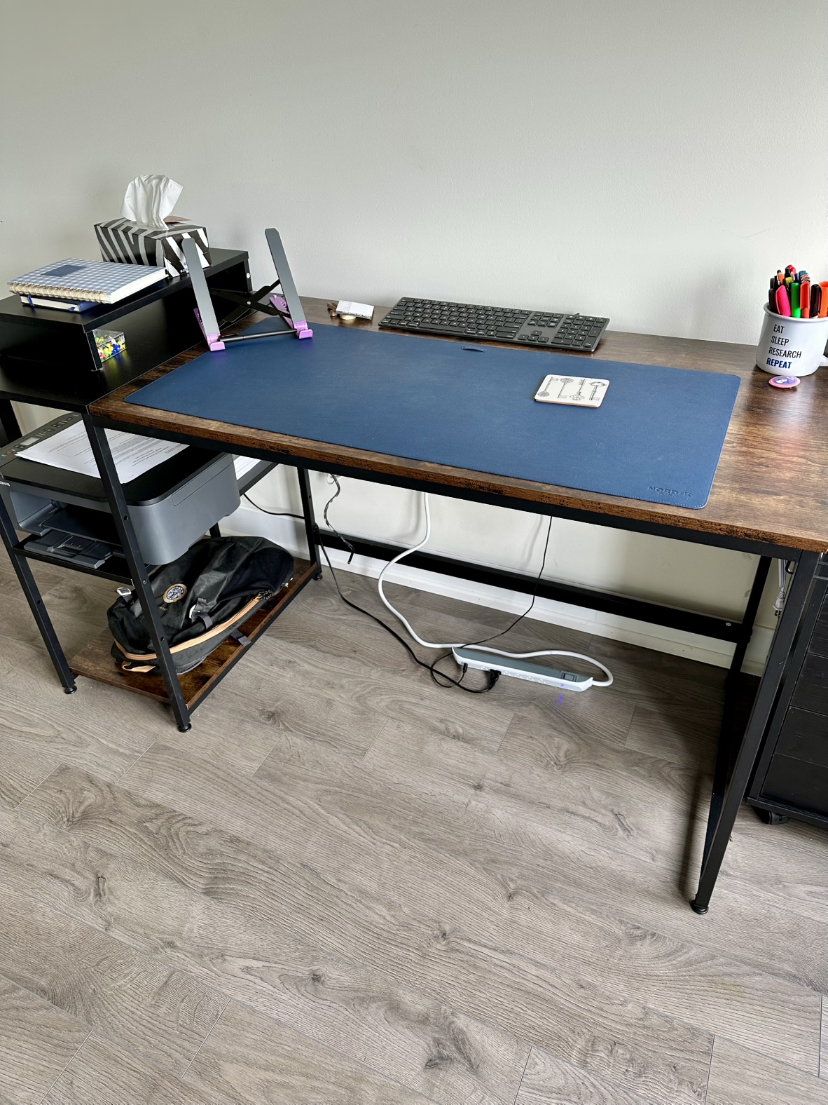 Office table - photo 3